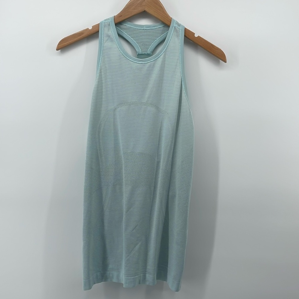 Lululemon Workout Tank in Light Blue 8 A6 - Picture 1 of 5